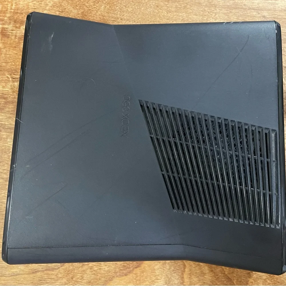 Black Xbox 360 S Console with Power plug and HDMI Tested